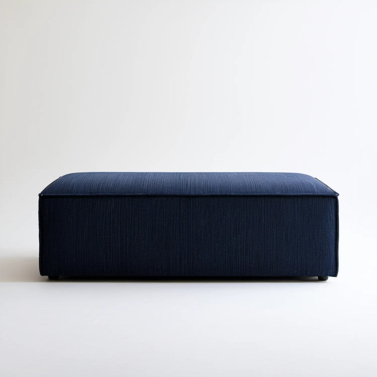 Granatowy podnóżek tapicerowany ze sztruksu 100 x 45 x 45 cm