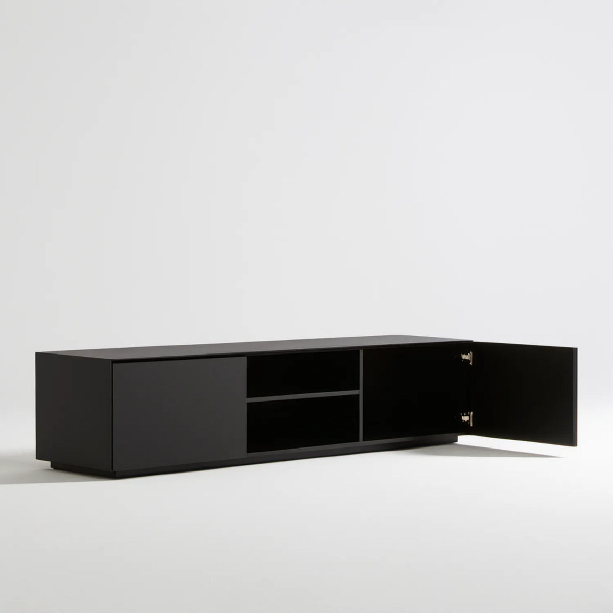 Czarna szafka RTV z MDF 160 × 40 × 45 cm z 2 drzwiami i otwartymi półkami